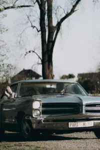 pontiac bonneville przód – majestatyczny wygląd amerykańskiej klasyki auta do ślubu
