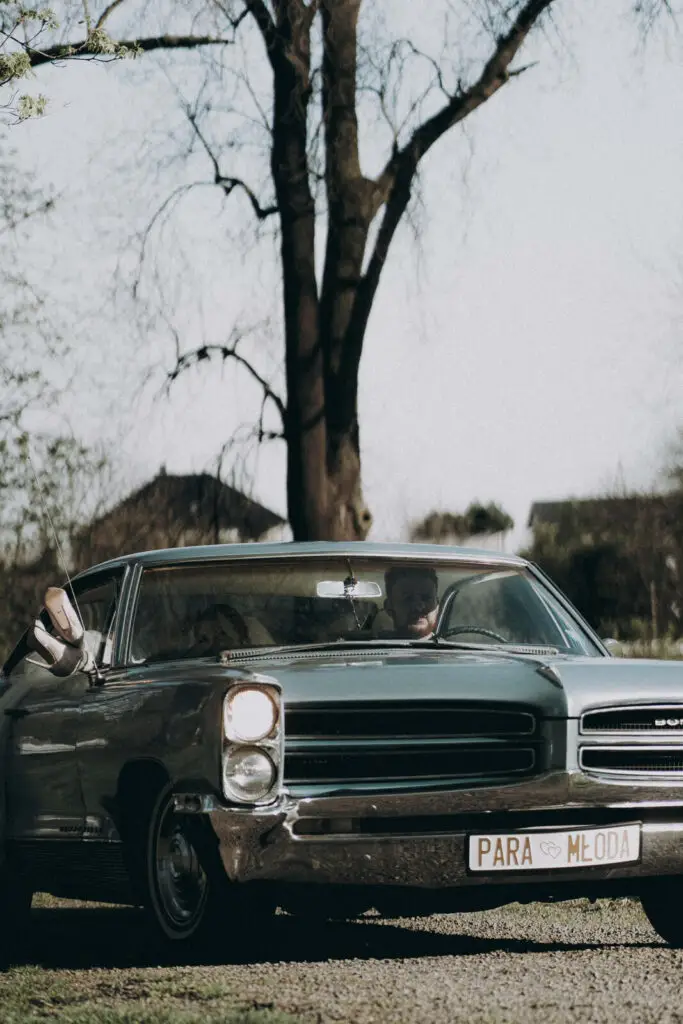 pontiac bonneville przód – majestatyczny wygląd amerykańskiej klasyki auta do ślubu