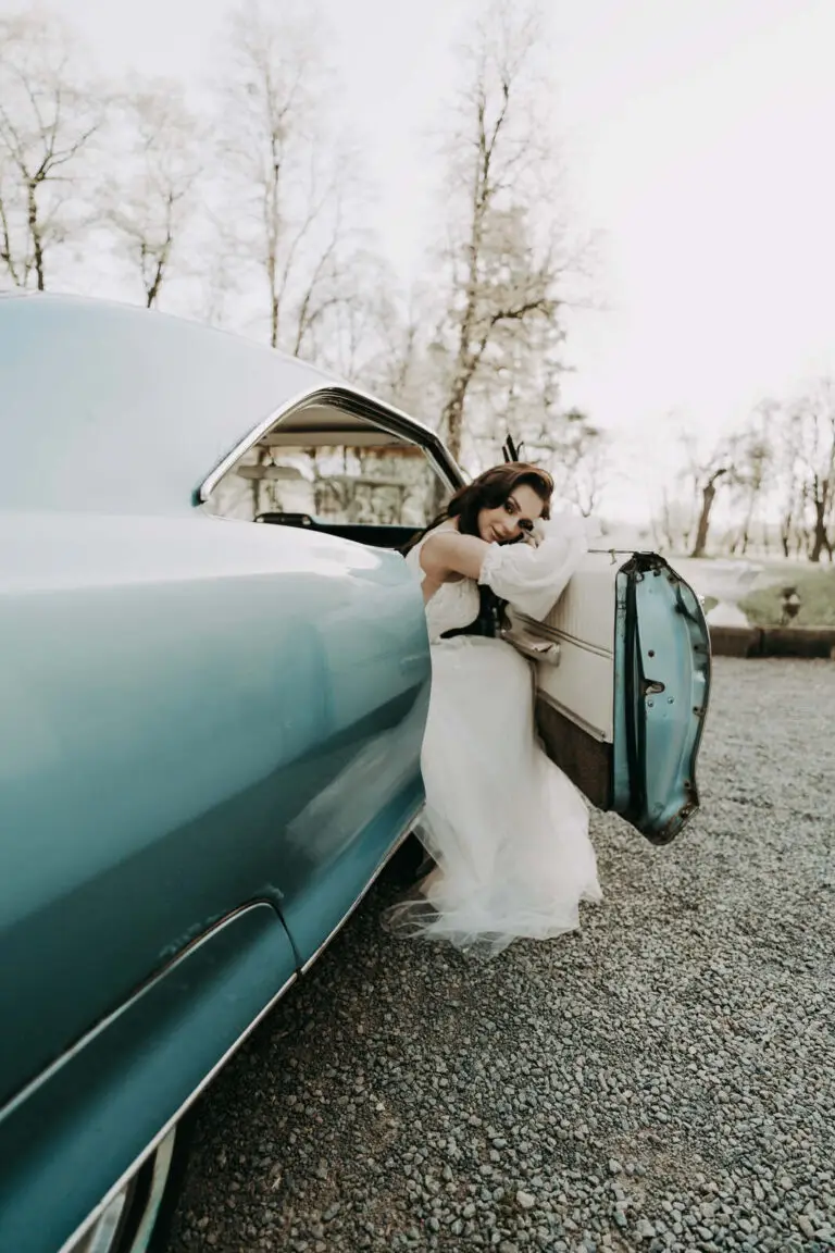 Panna młoda w Pontiac na wynajem do ślubu