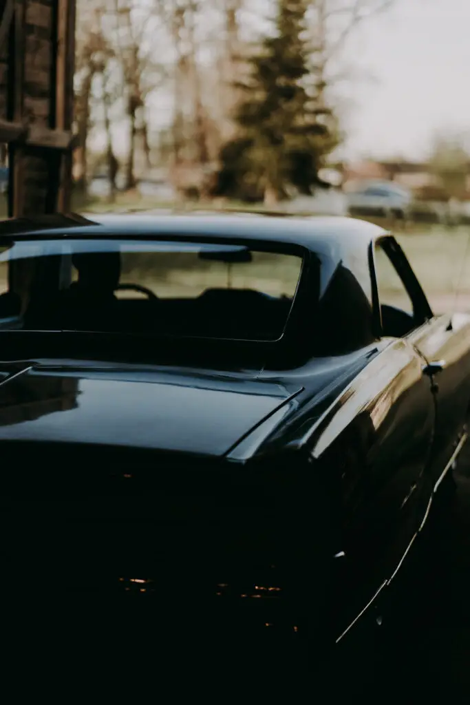 pontiac bonneville tył – klasyczna sylwetka amerykańskiego auta, idealna na twój ślub