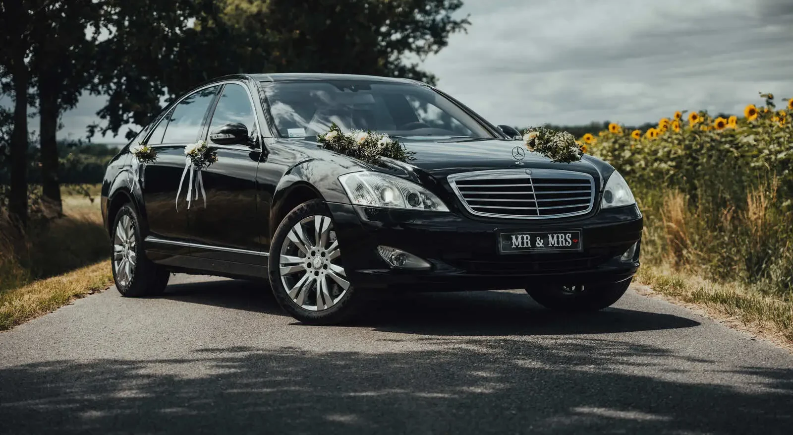 Czarny Mercedes S550 L – luksusowy auta do ślubu i na wyjątkowe okazje