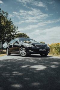 Mercedes_S550_L mercedes s550 l z przodu – dynamiczny wygląd i elegancja w jednym auta do ślubu