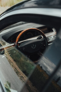 Mercedes_S550_L mercedes s550 l wnętrze – prestiżowa przestrzeń auta do ślubu dla pary młodej w dniu ślubu