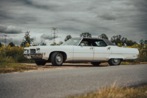 Oldsmobile Ninety-Eight – klasyczny amerykański auta do ślubu z lat 60.